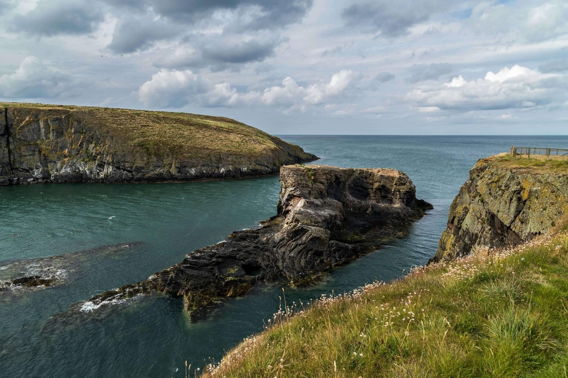 Britain Hiking Cycling & Climbing Rugged Landscapes